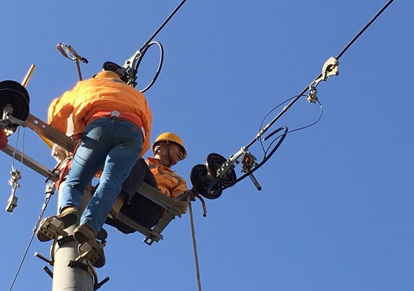 好色先生污版下载鋁合金卡線器在電纜架設上的應用